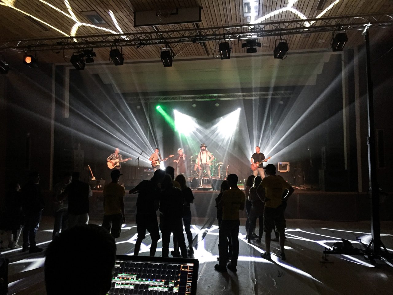 Concert en salle, éclairage de scène